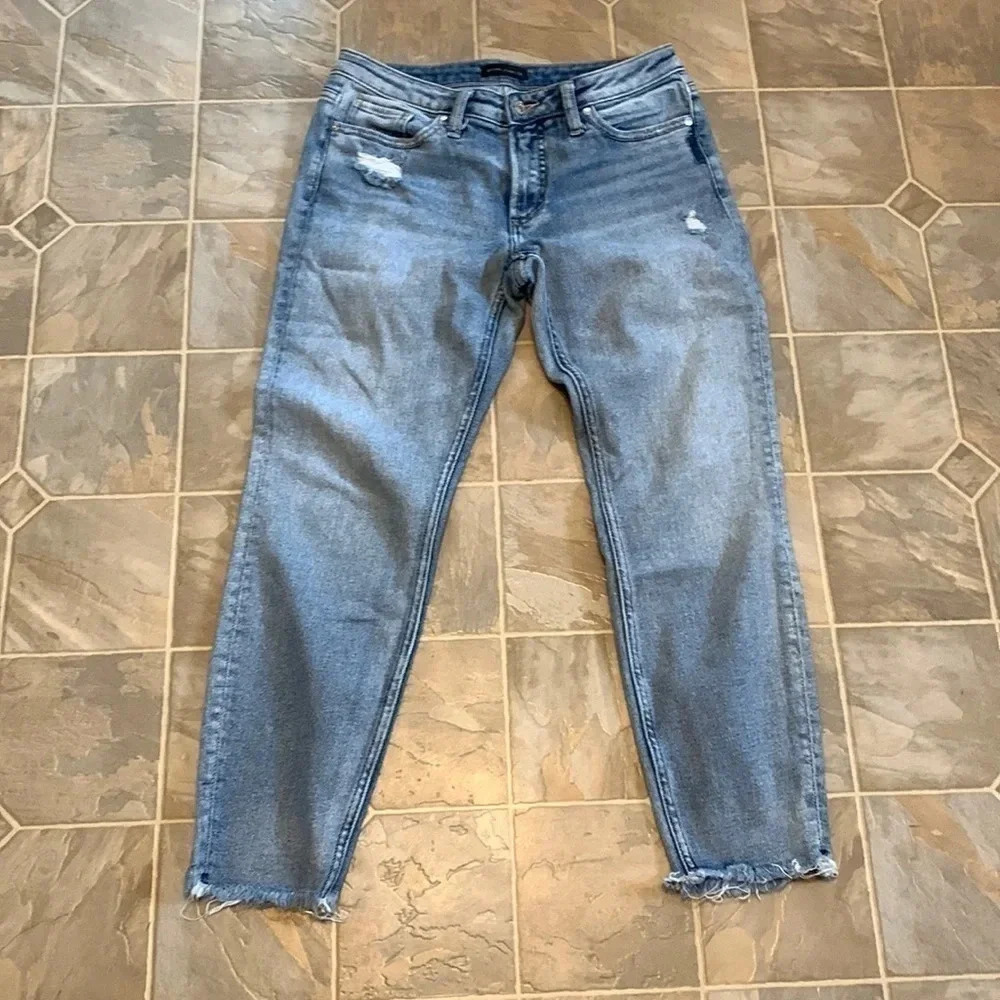 Silver Jeans Women's Skinny Jeans in Light Blue with Distressed Hem